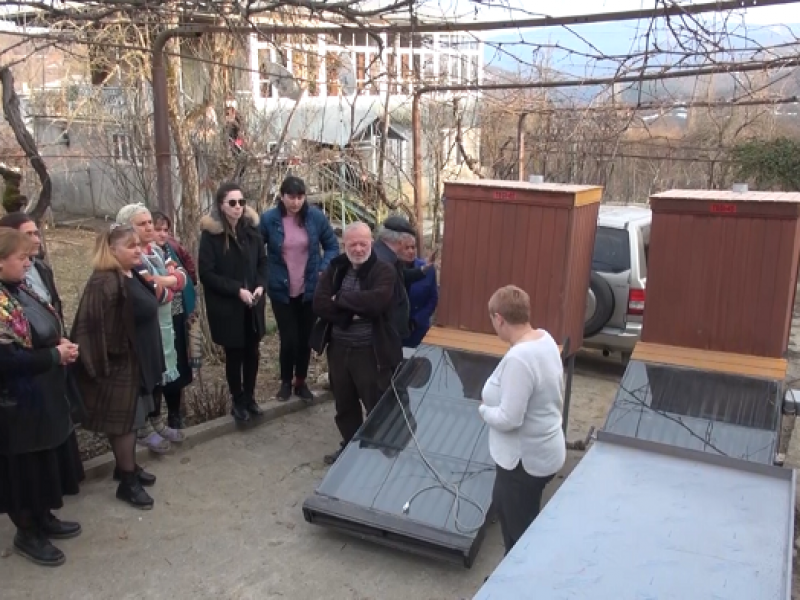 ცაგერში ახალბედა ფერმერ ქალს საჩუქრად ხილისა და ბოსტნეულის 2 საშრობი გადასცეს